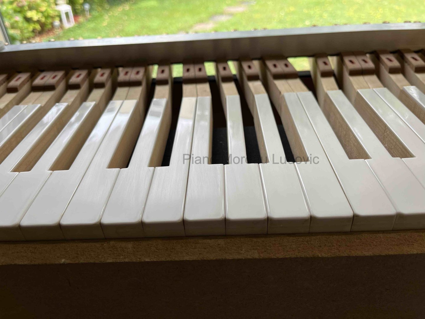 Ponçage clavier piano droit