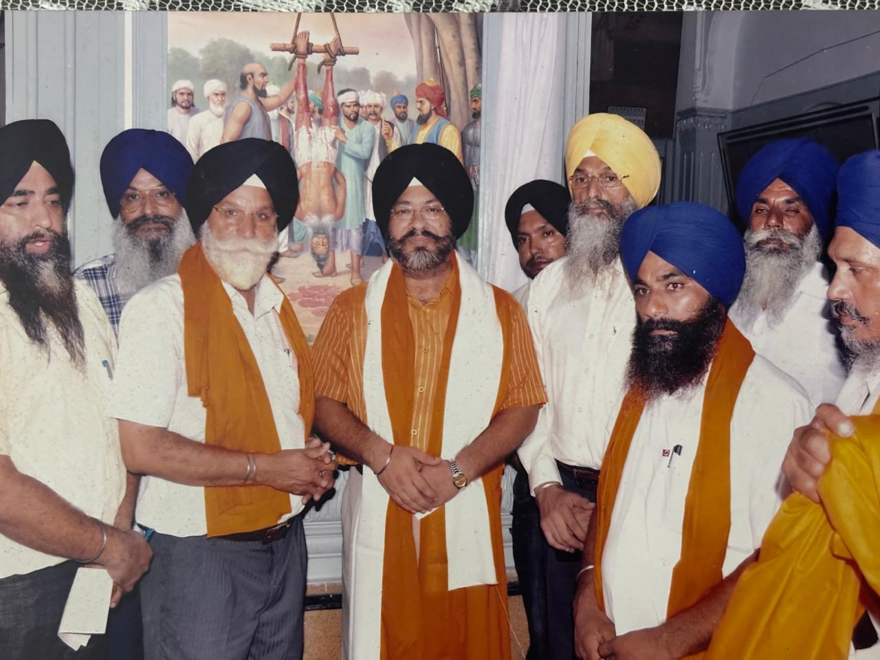 gurvinder-pal-singh-receiving-award-at-golden-temple
