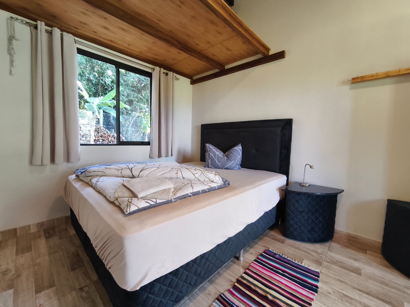 Möbliertes Zimmer mit Terrasse zur Miete – ruhige Lage in Independencia, Paraguay