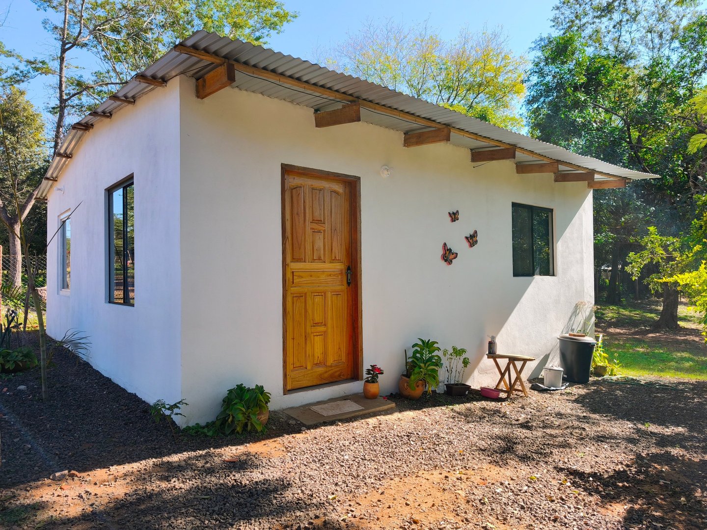 Möbliertes Haus auf umzäuntem Grundstück in Mbocayaty zu vermieten