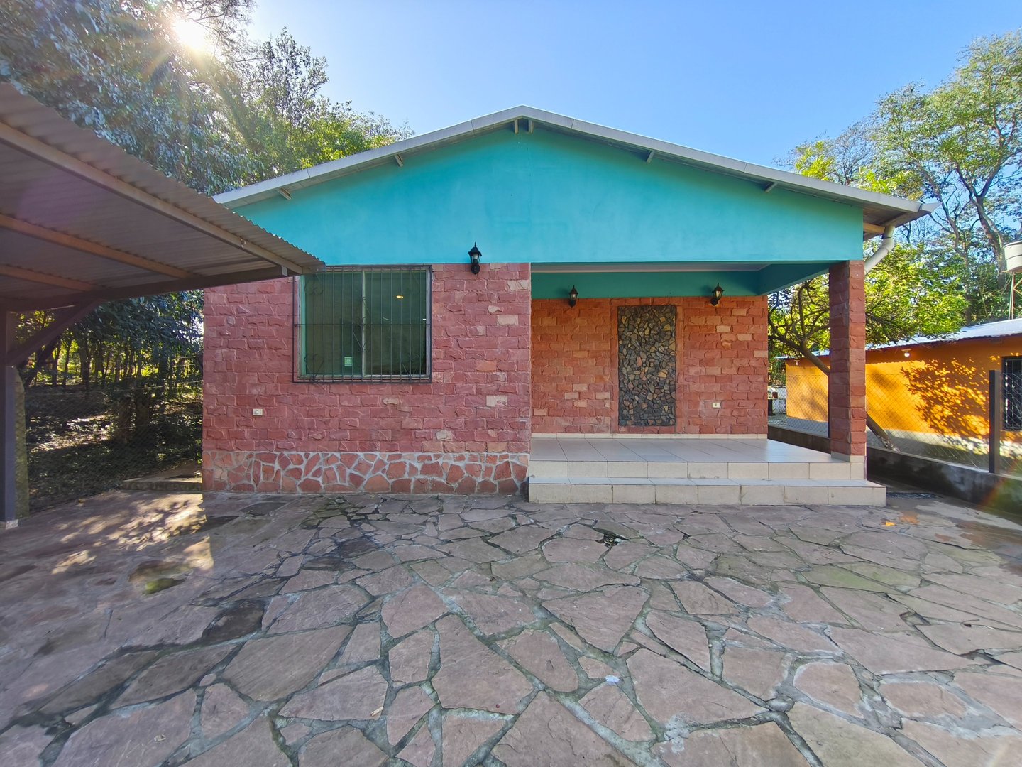 Wohnhaus mit 112 m² Wohnfläche auf 500 m² Grundstück in ruhiger Lage von Colonia Independencia