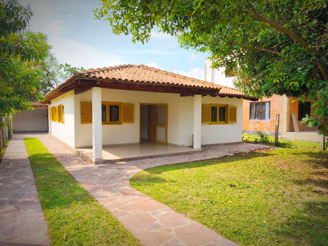 Zum Kauf: Einzugsbereites Wohnhaus mit Carport in Melgarejo, Colonia Independencia, Paraguay