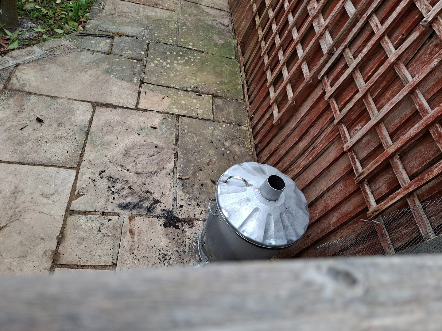 www.truthincontext.co.uk Paving on rear patio intact. Only trespassing area cut and returned.