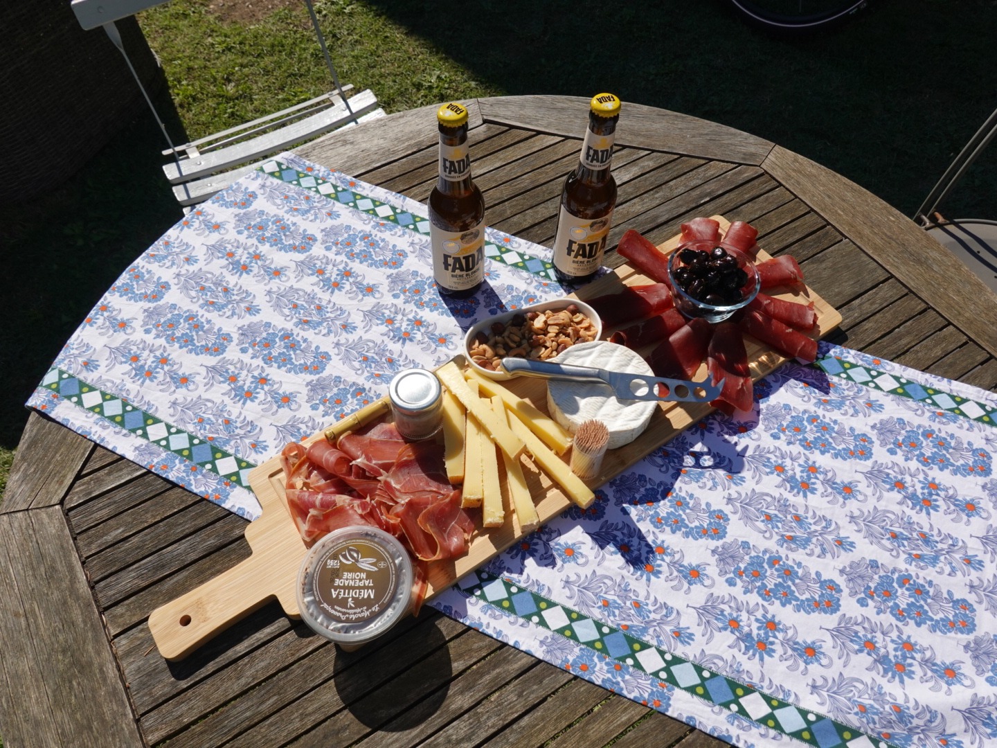 Plancha charcuterie, fromages et olives