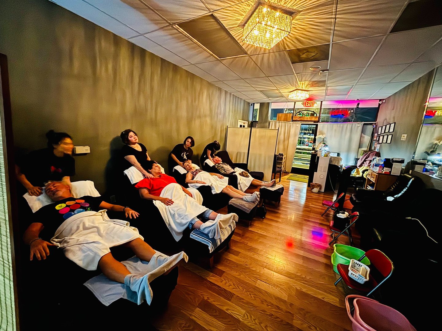 a group of people sitting in a row of chairs