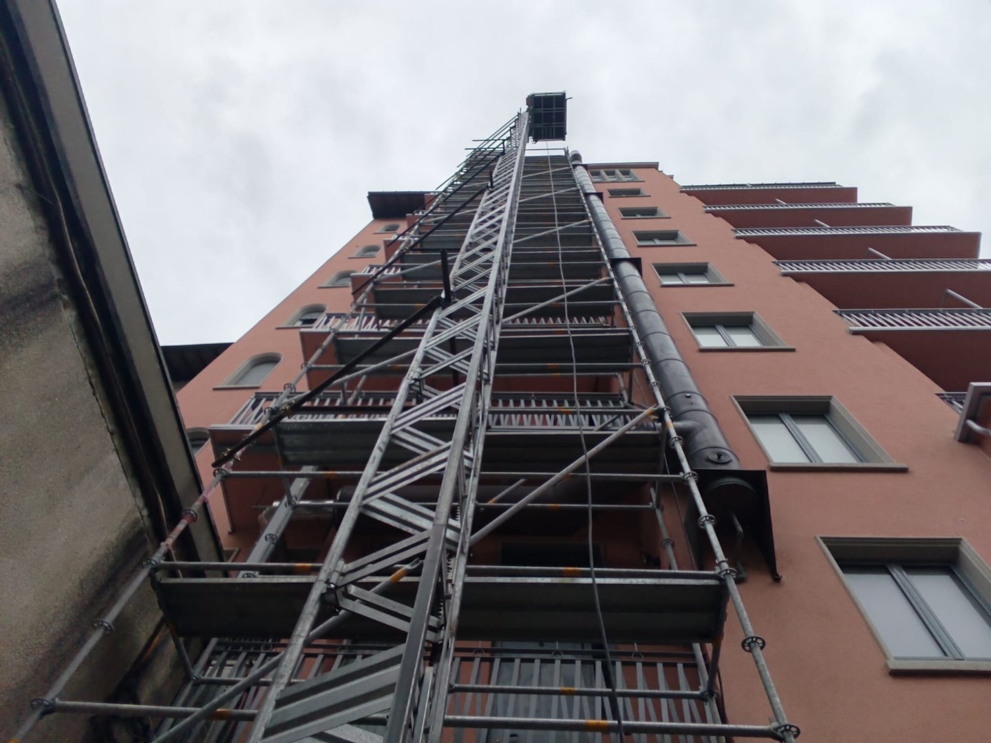 Ascensore montacarichi da cantiere