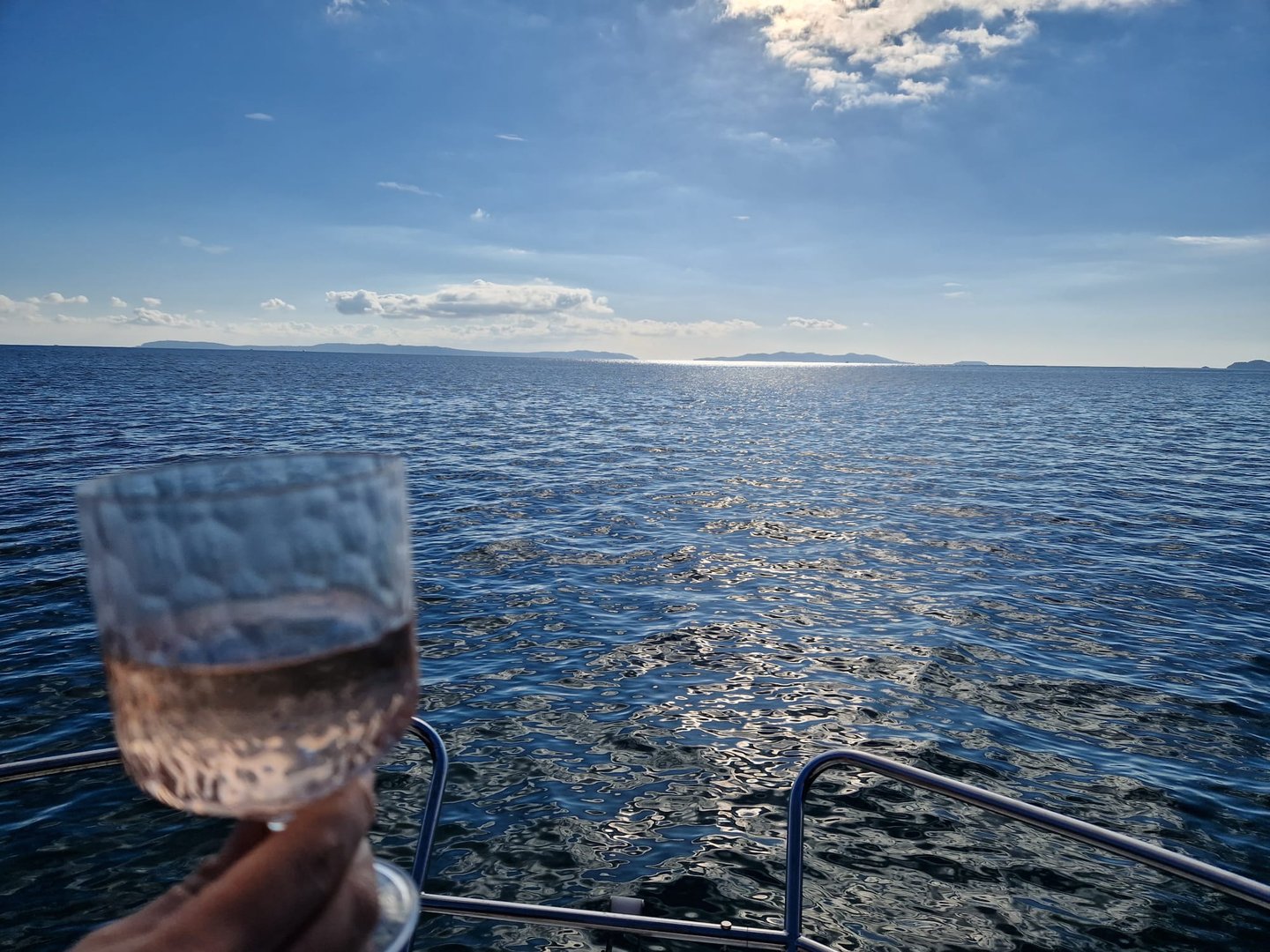 verre-de-vin-en-mer-mediterranee