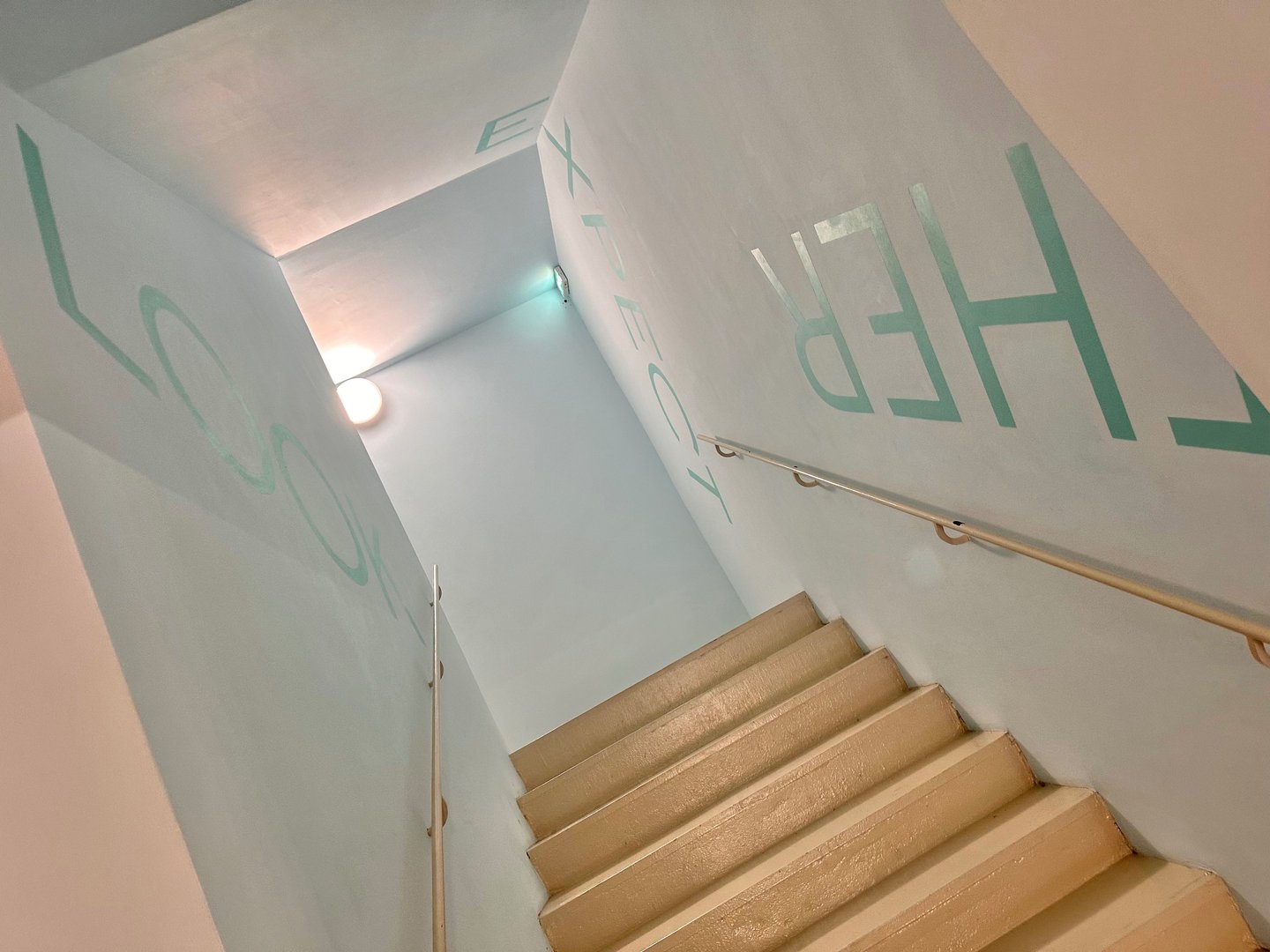 Robert Barry, Wall Piece in Staircase, 2000 Acrylic on  plaster ©16mag