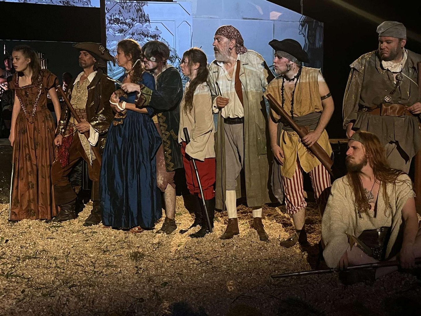 Comédiens costumés en pirates sur scène lors d’une création originale de la Compagnie DesMiracles.