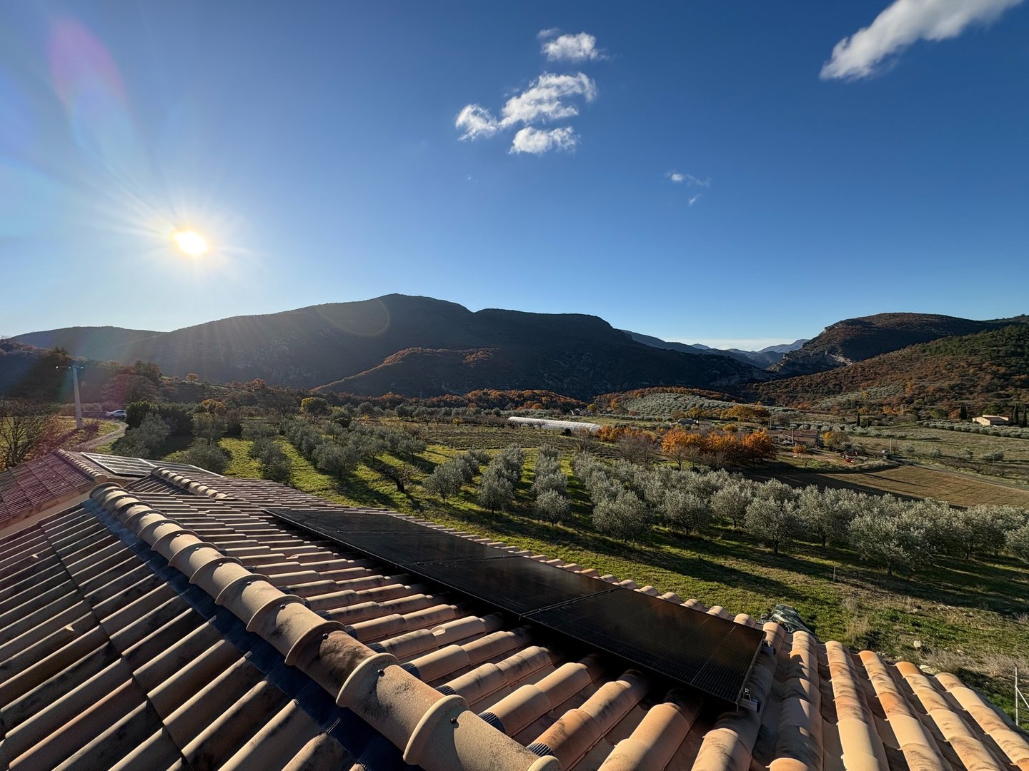 Installation de panneaux photovoltaïques réalisée par la société ALSUN ENERGY