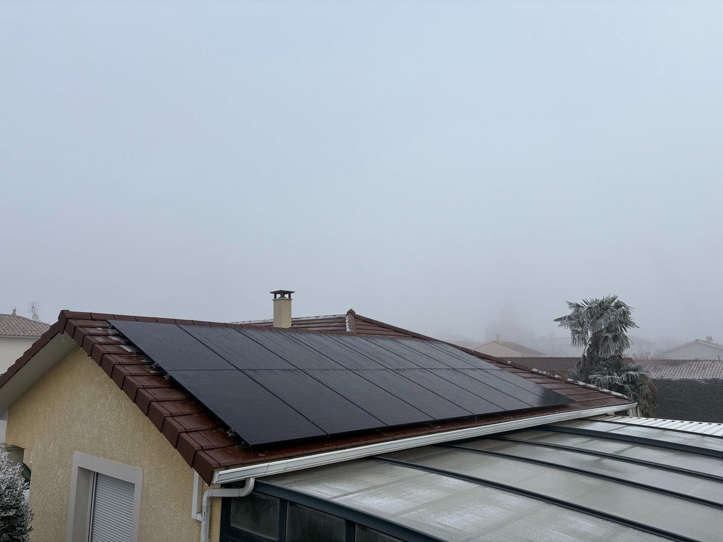 Installation de panneaux photovoltaïques réalisée par la société ALSUN ENERGY