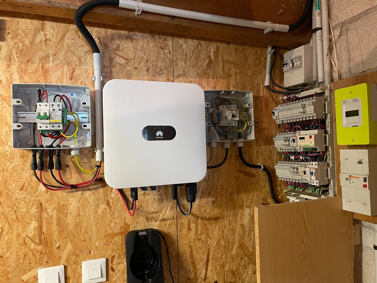 Installation de panneaux photovoltaïques réalisée par la société ALSUN ENERGY