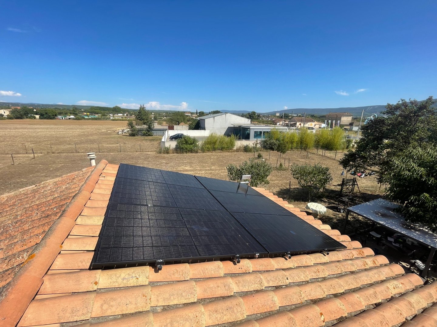 Installation de panneaux photovoltaïques réalisée par la société ALSUN ENERGY