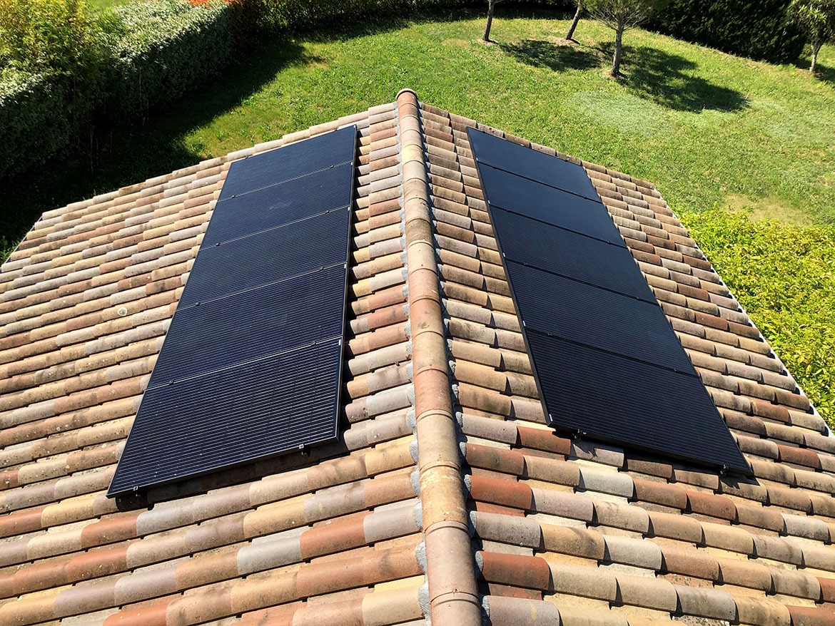 Installation de panneaux photovoltaïques réalisée par la société ALSUN ENERGY