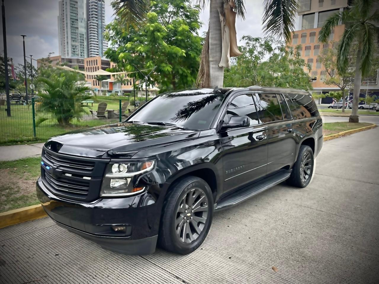 Carro de lujo marca Chevrolet usado para bodas y quinceaños
