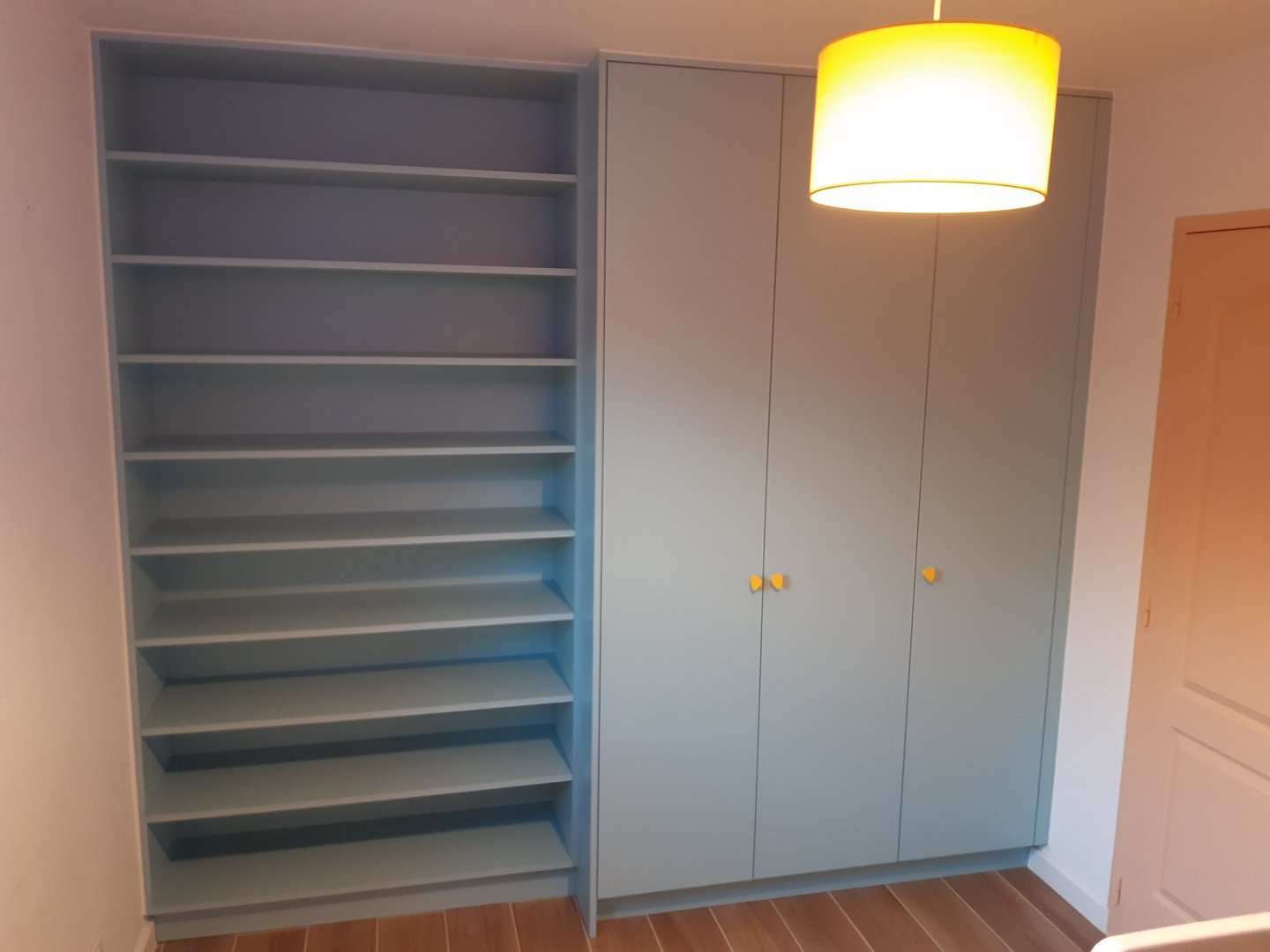 Dressing sur mesure pour enfant + bibliothèque