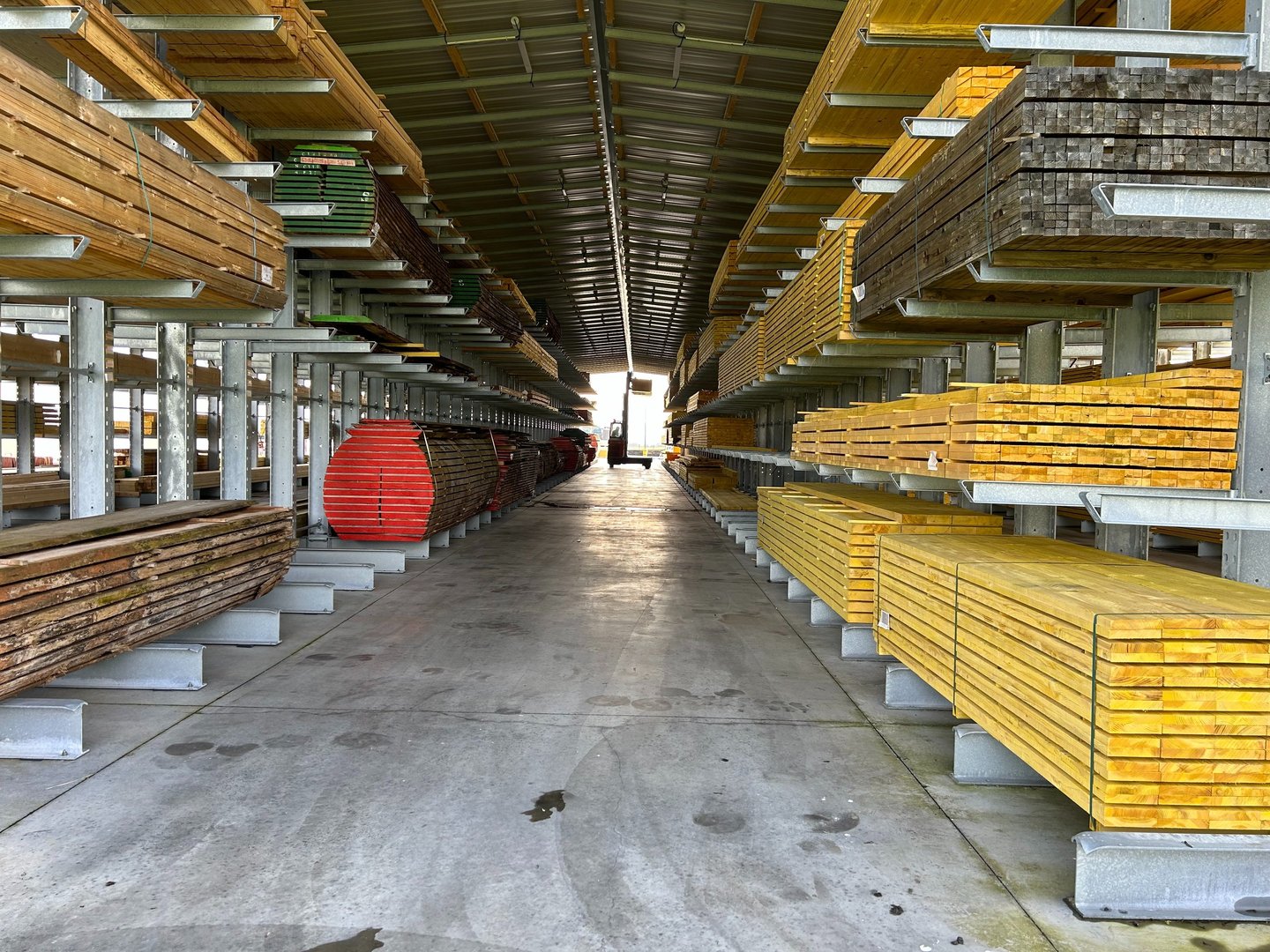 stockage-exterieur-avec-engin 