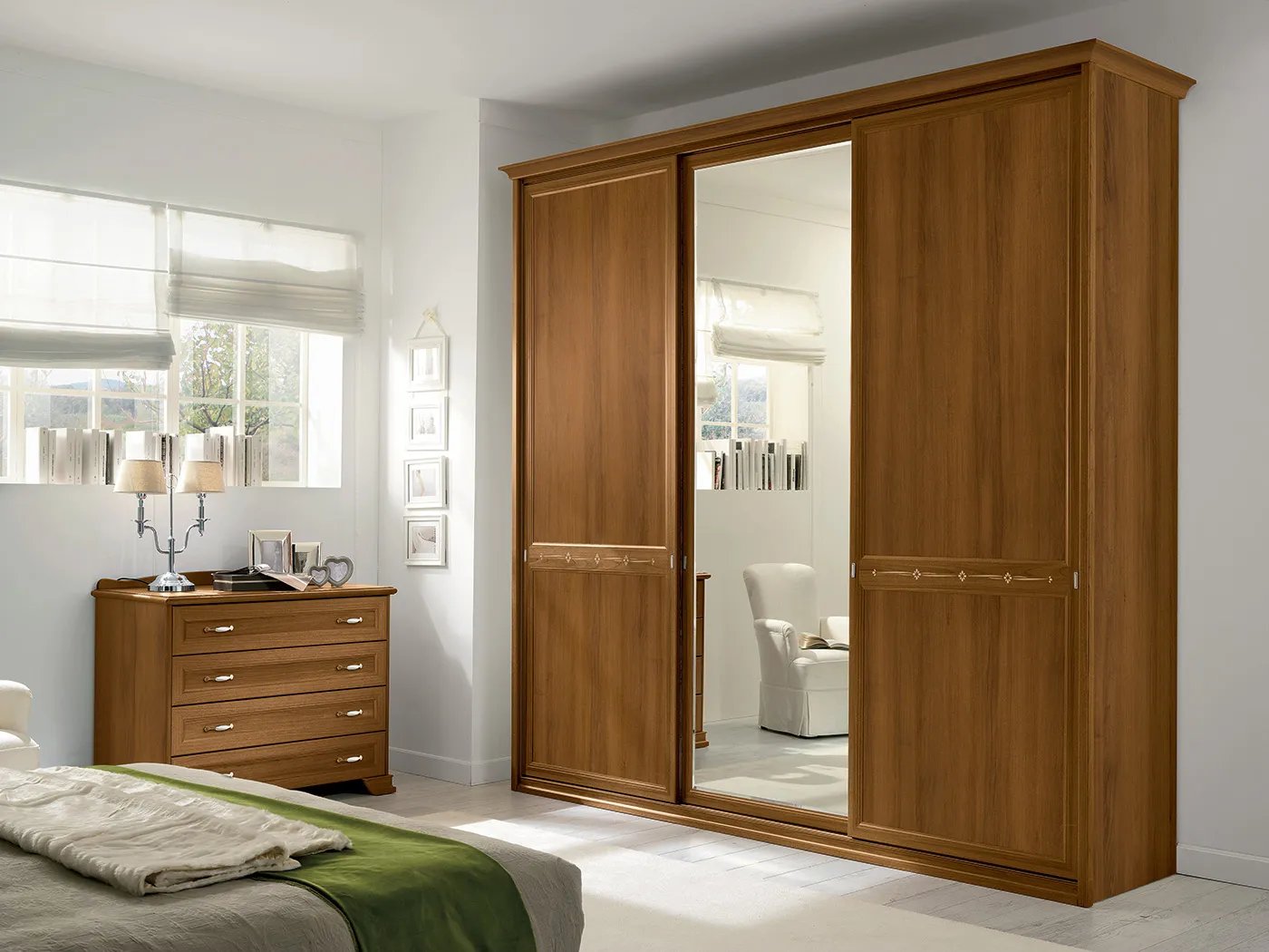 MazarakisArt: Συρώμενη Ντουλάπα Δωματίου - Καφέ Ξύλο με Καθρέφτη