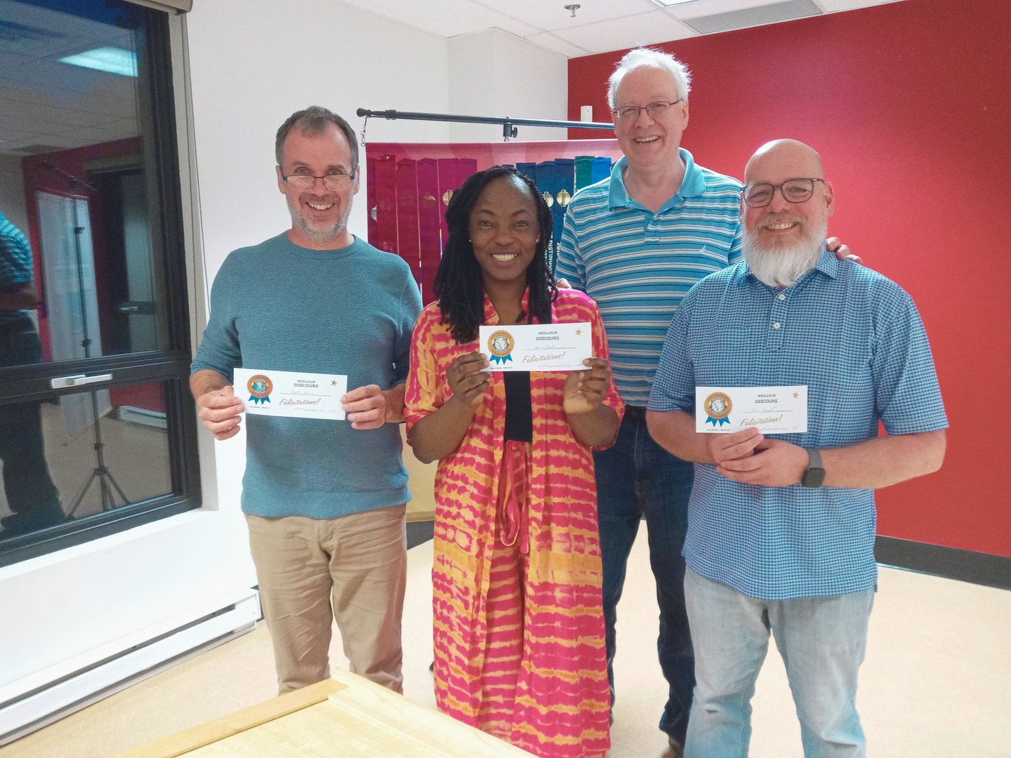 Photo de groupe avec les lauréats Méritas au Toastmasters Vallée-du-Richelieu. 3