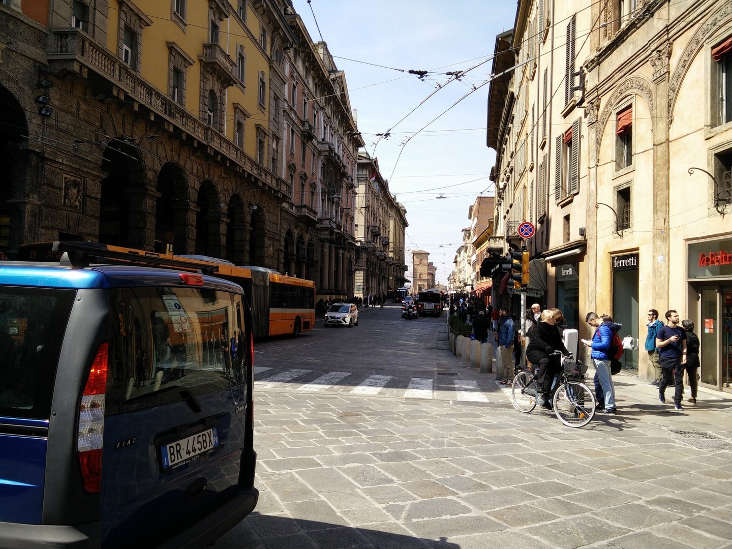 Mercato di mezzo (Via Rizzoli) 