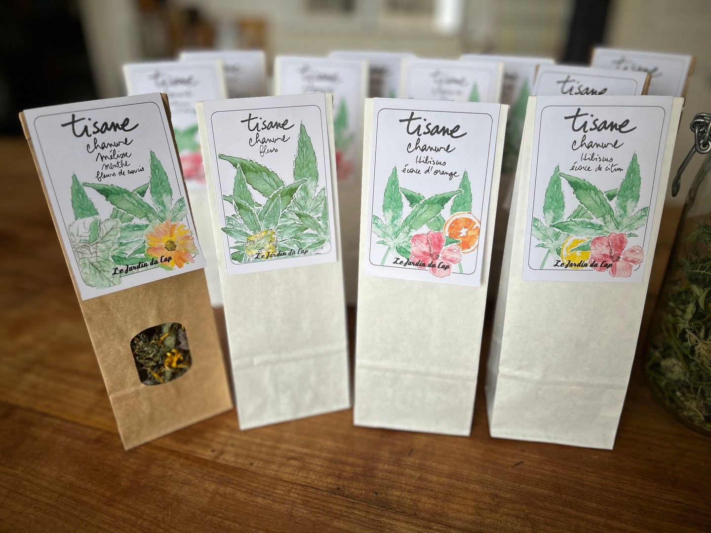 différente tisanes de chanvre avec de l'hibiscus citron et orange