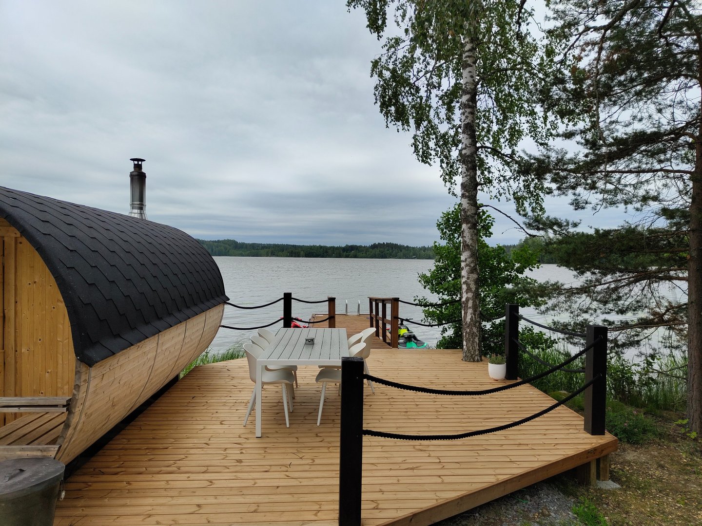 Rantasaunan terassi ja laituri