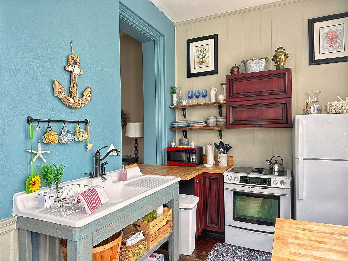 kitchen with farm style sink and white appliances 2123 rivermont apartments