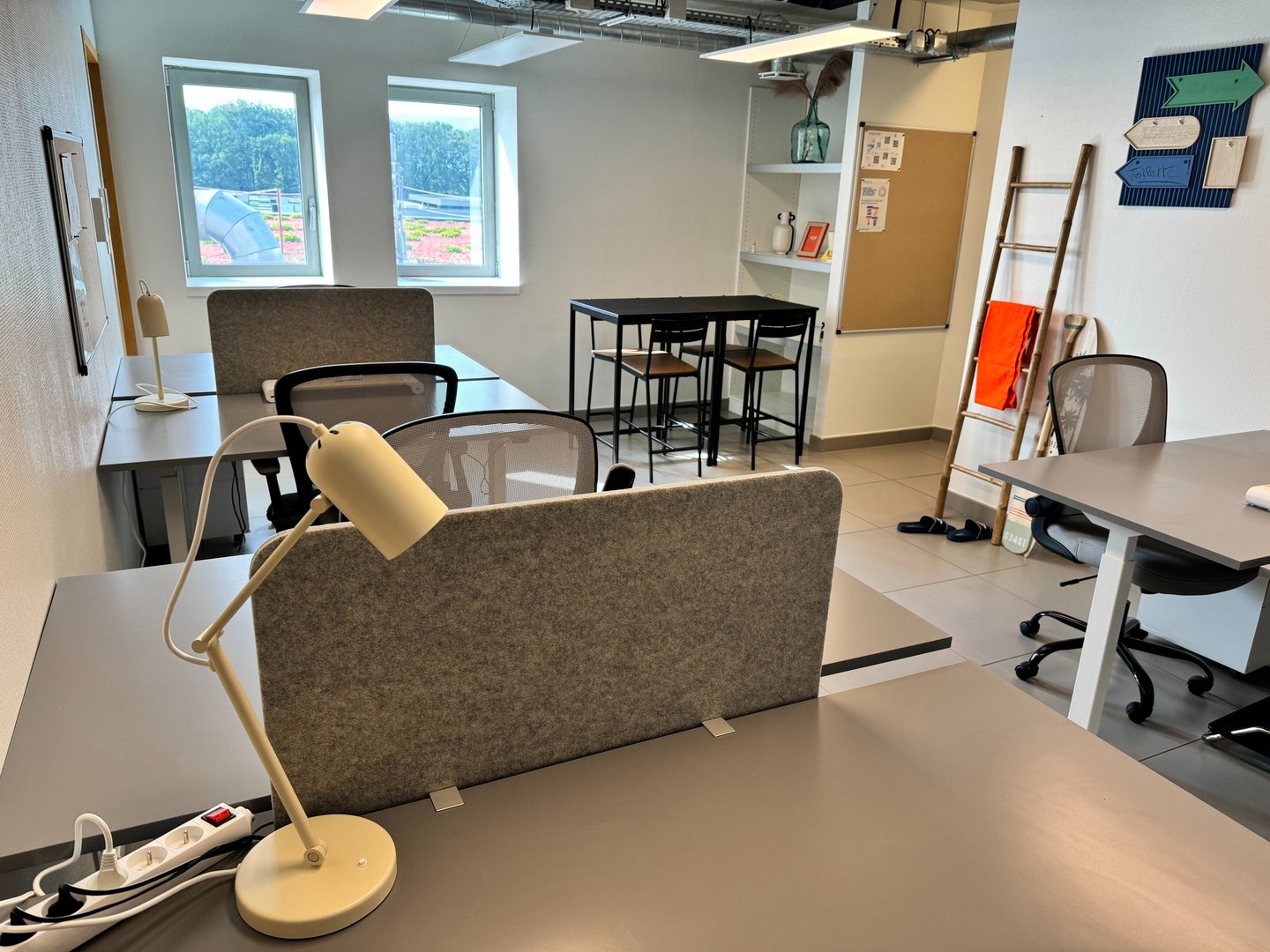 Bureau ergonomique pour travailler assis ainsi que debout