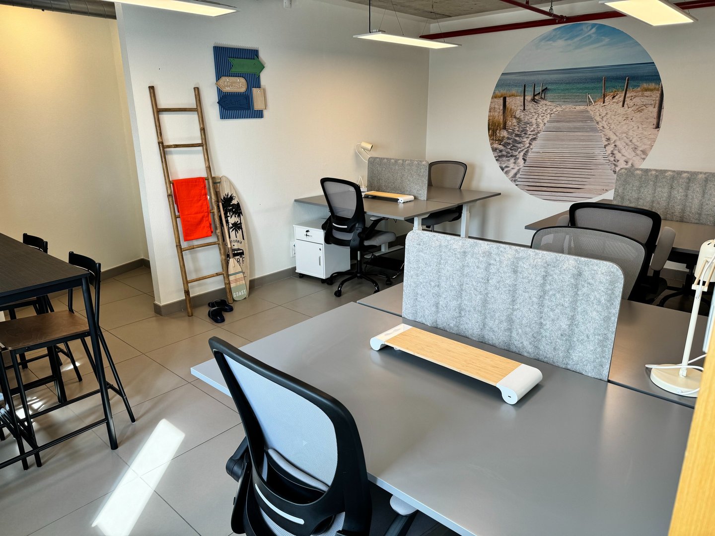 Bureau ergonomique pour travailler assis ainsi que debout