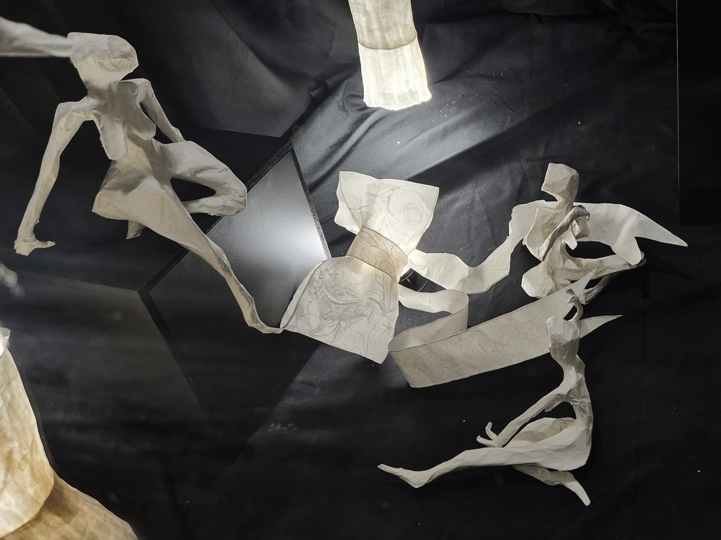 Installations sculptures papier Millau