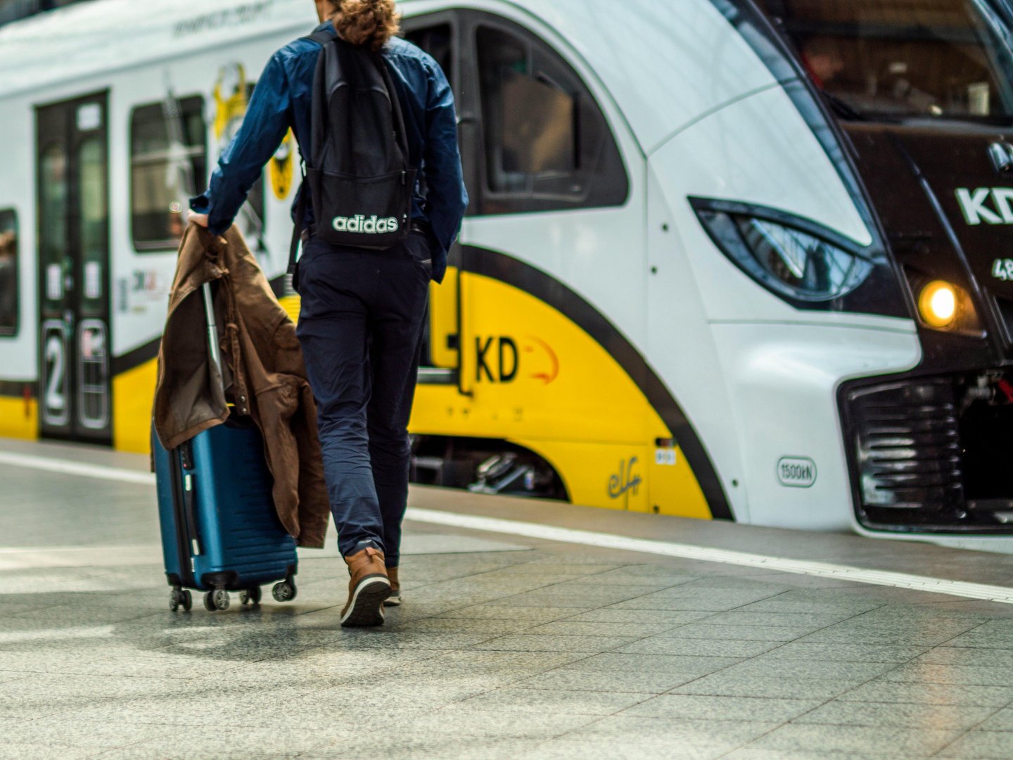 gay man solo traveling