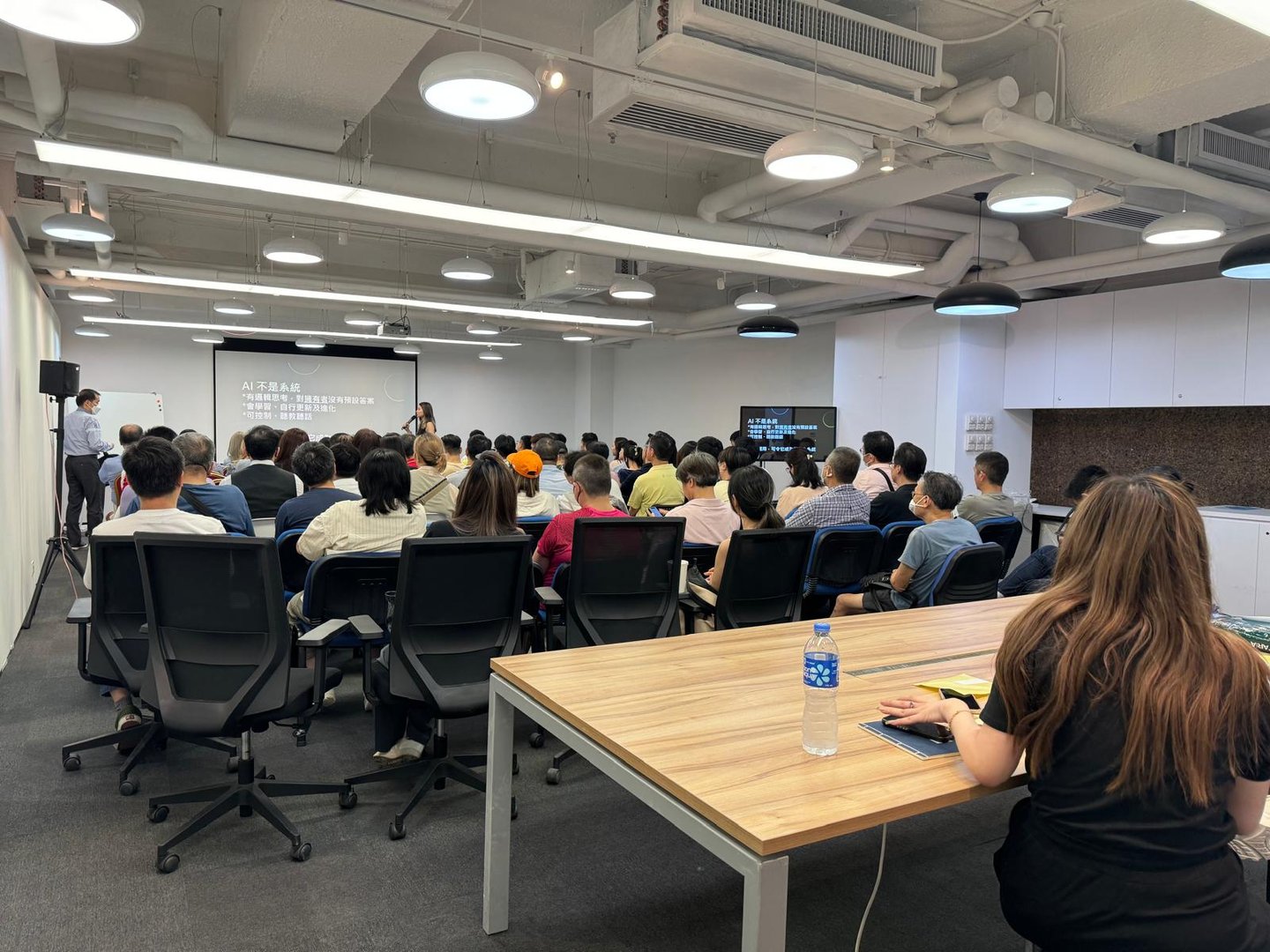 big capacity best seminar and conference venue in Lai Chi Kok cheap price for 100 people 