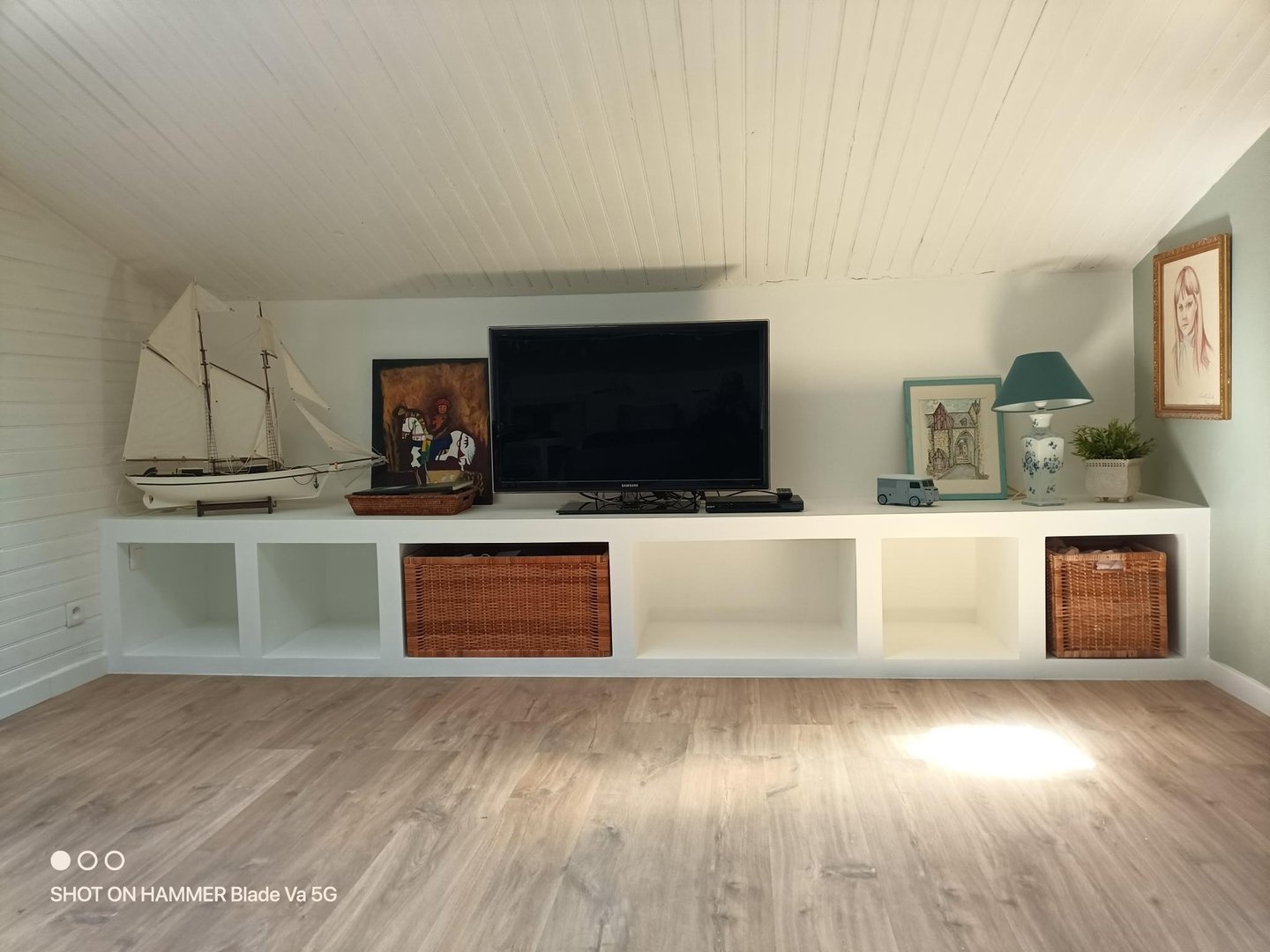 mur-tv-sur-mesure-les--sables-d-olonne-talmont-ile-d-olonne-les-achards