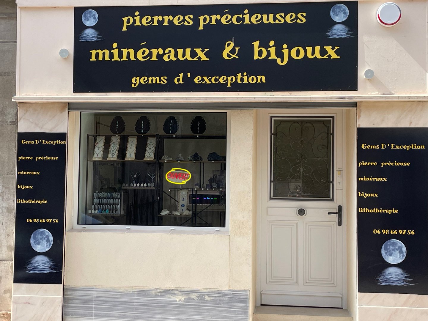 devanture boutique gems d exception 52 rue de la république le luc 83