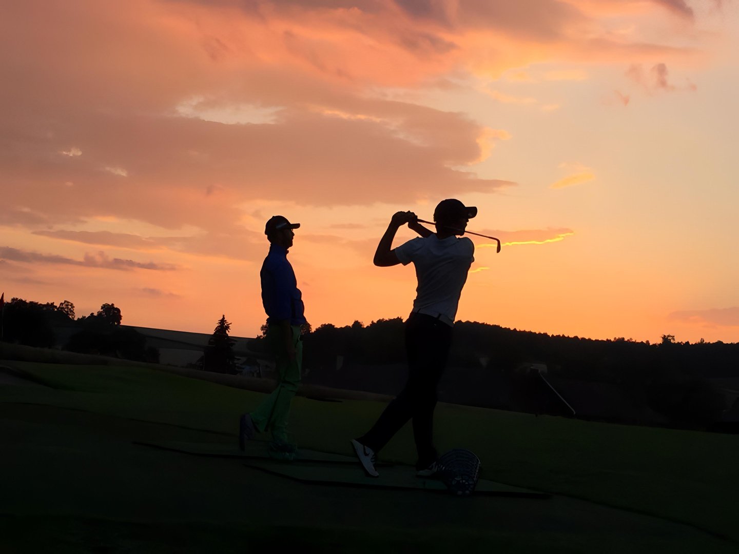 Dein Selbstführung Mentor bei Dämmerung auf Driving Range