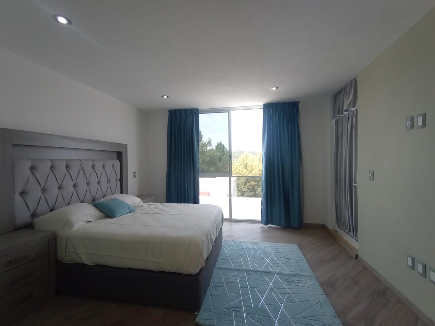 Recámara principal moderna y confortable con vapor ideal para airbnb en Pátzcuaro