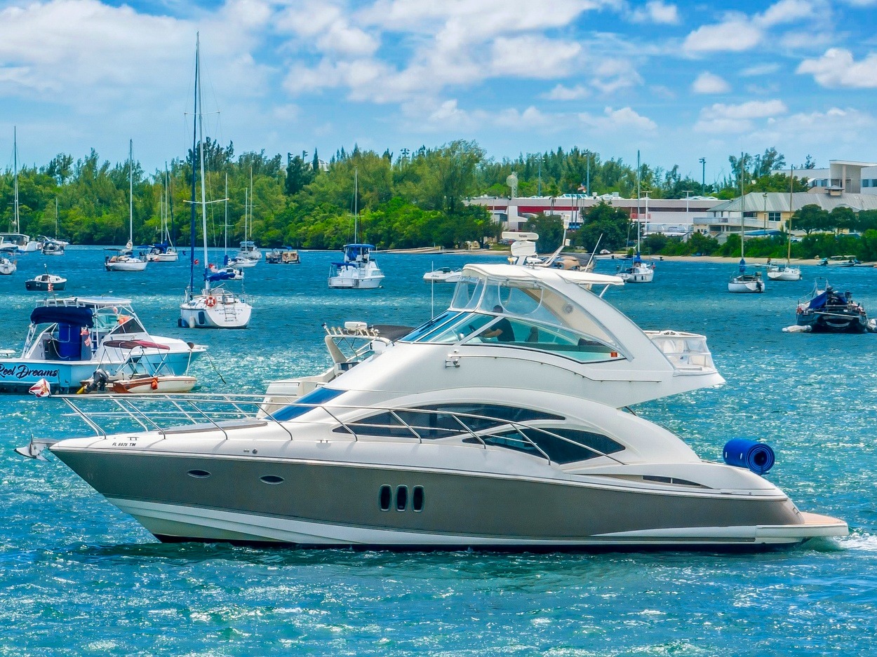 50FT Cruiser Sport yacht rental Miami flybridge