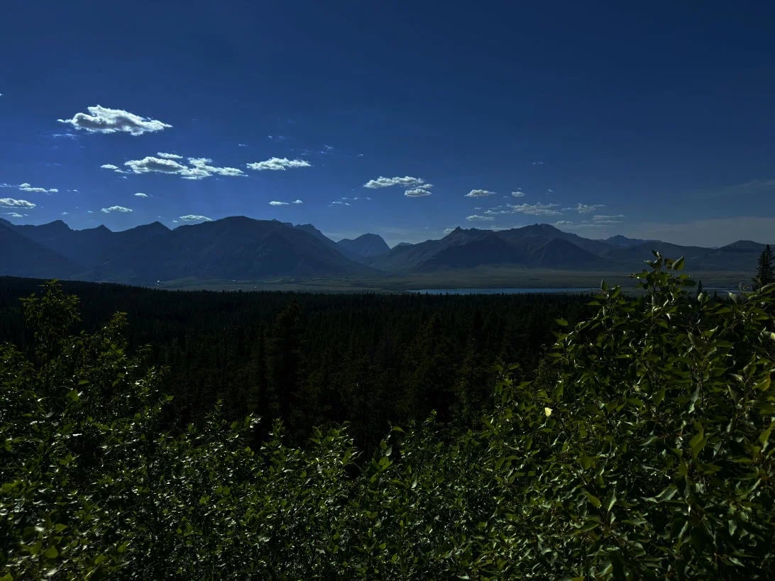 This is a must-stop if coming from Glacier National Park, USA. You can a great vantage point of Wate