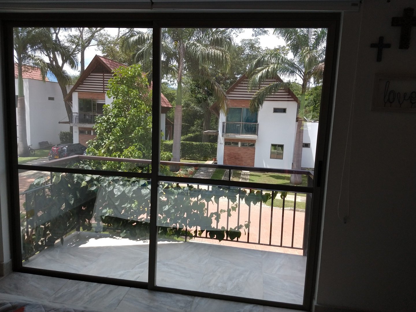 Polarizacion de apartamentos, casas y oficinas. Vidrios, ventanas, privacidad, pelicula polarizada