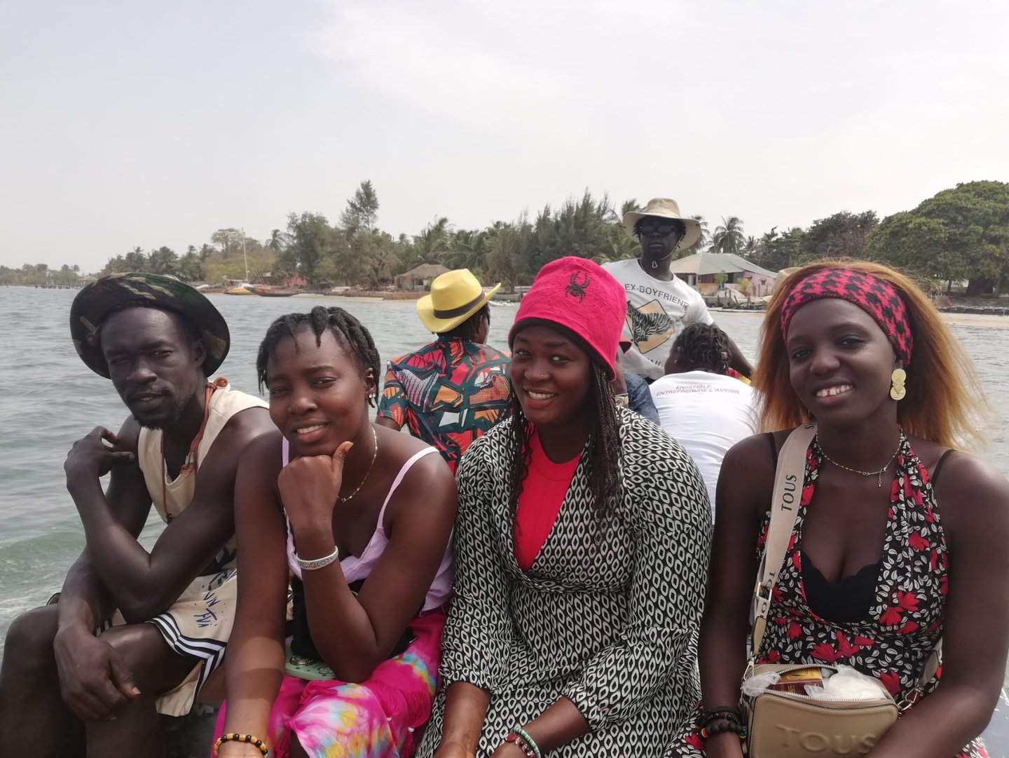 Une partie de l'équipe de l'association Bourokk composé de'Aziz, Alice, Seynabou et Adama