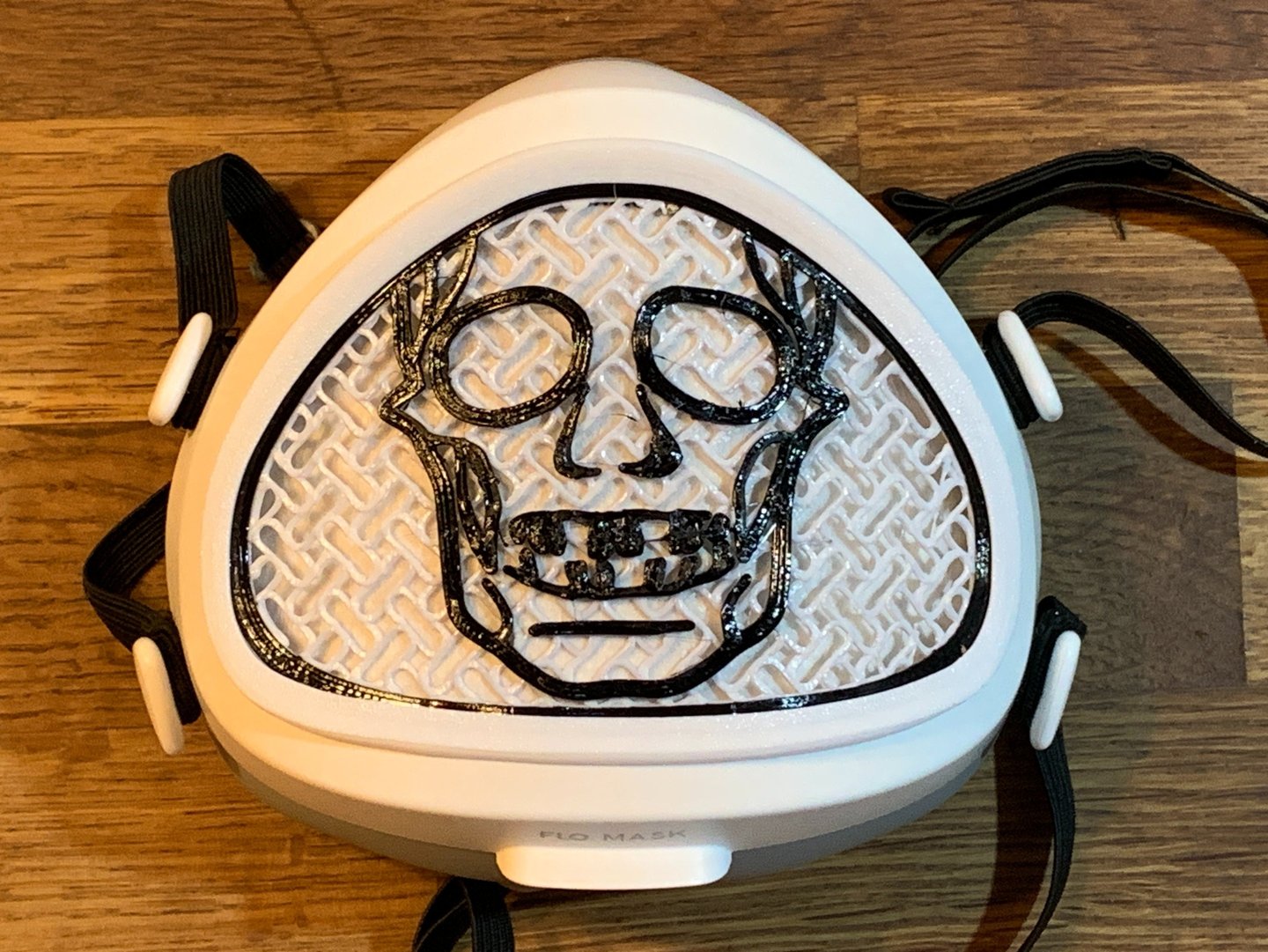 flo-43: Flomask with Skull decoration