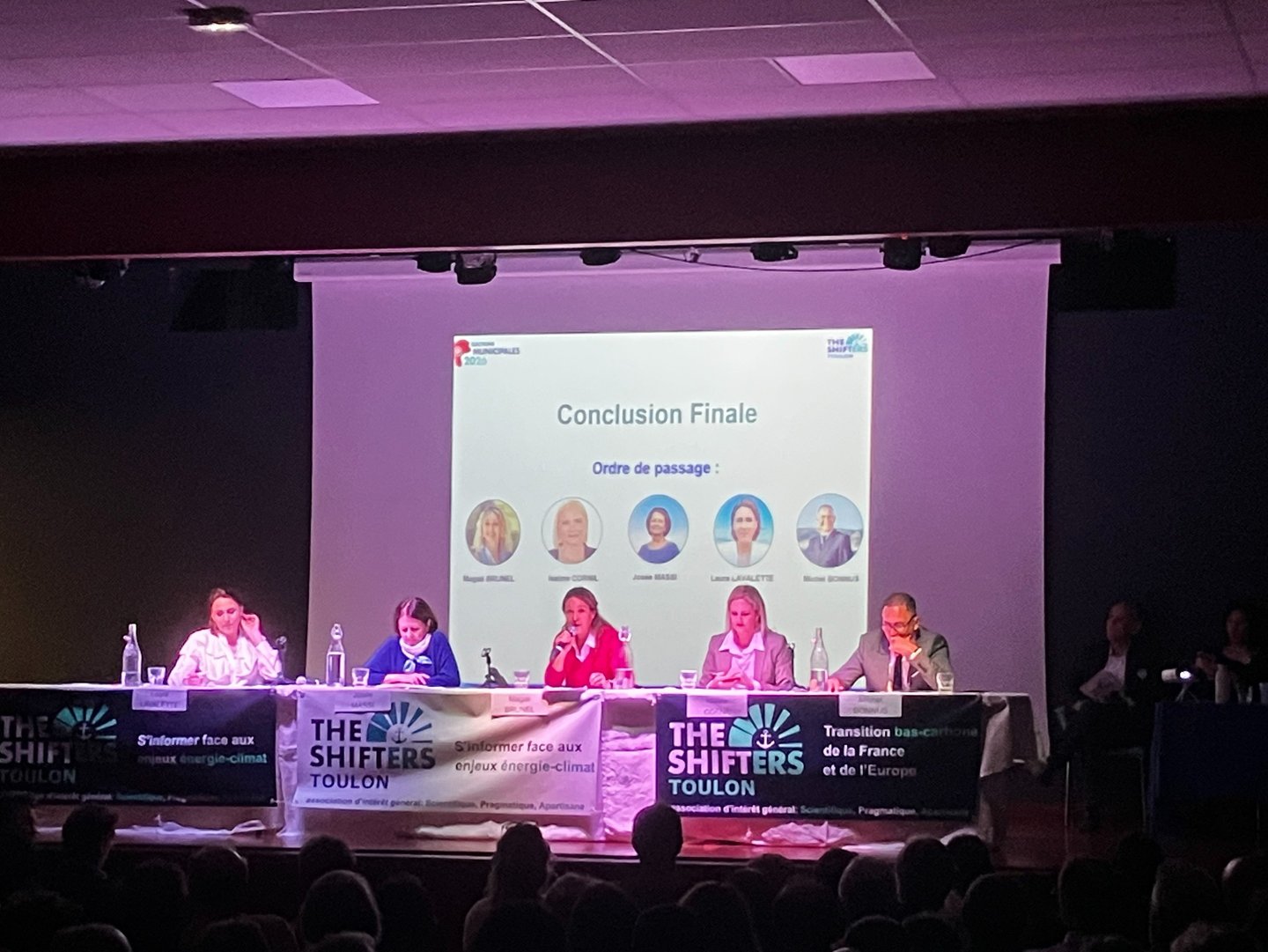 Sonorisation et éclairage pour débat public DJ