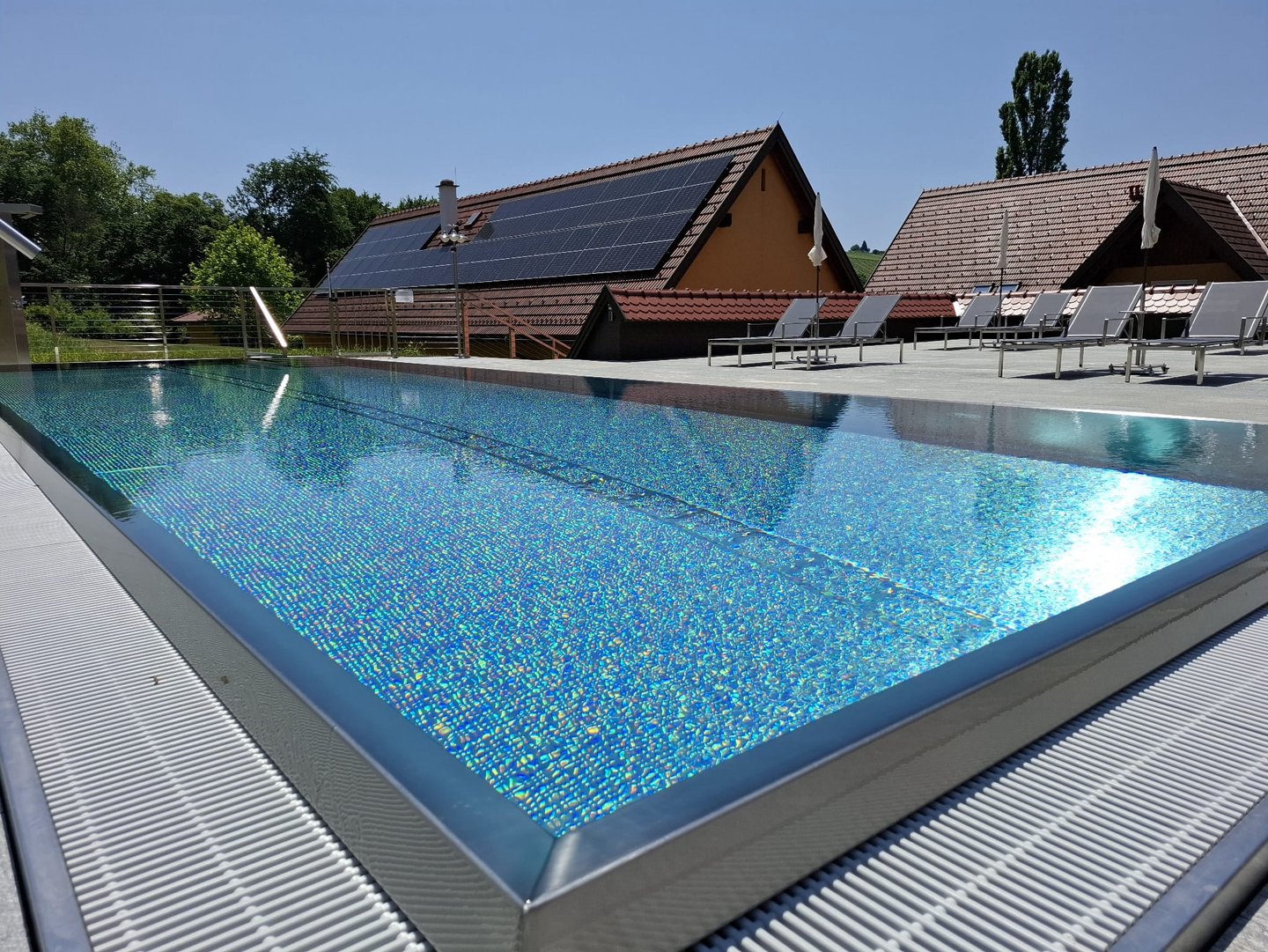 Pool Landschaft am Weingut Uhl