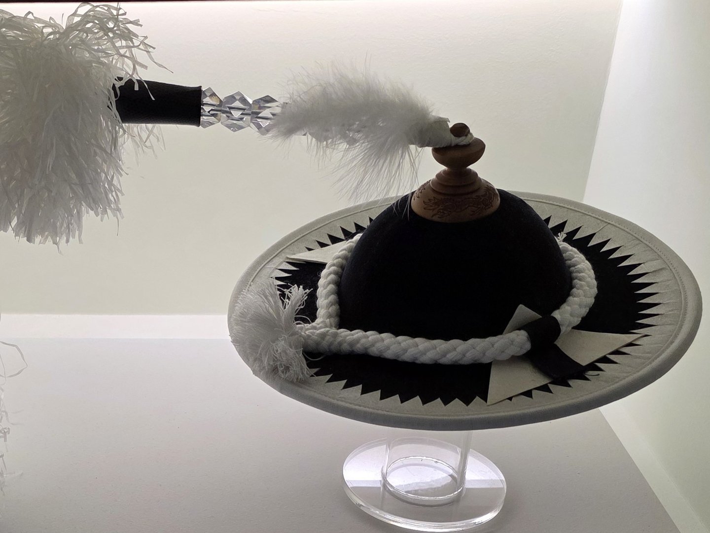 Samcheonpo twirling hat with dogtail tuft