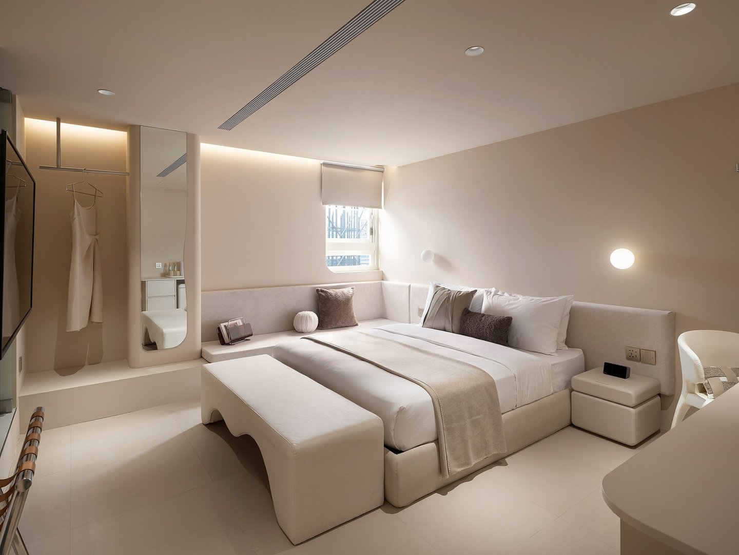 樂爾公寓 LORE Hotel 有窗雙人房，擁有自然採光與圓角設計，展現無壓感生活美學