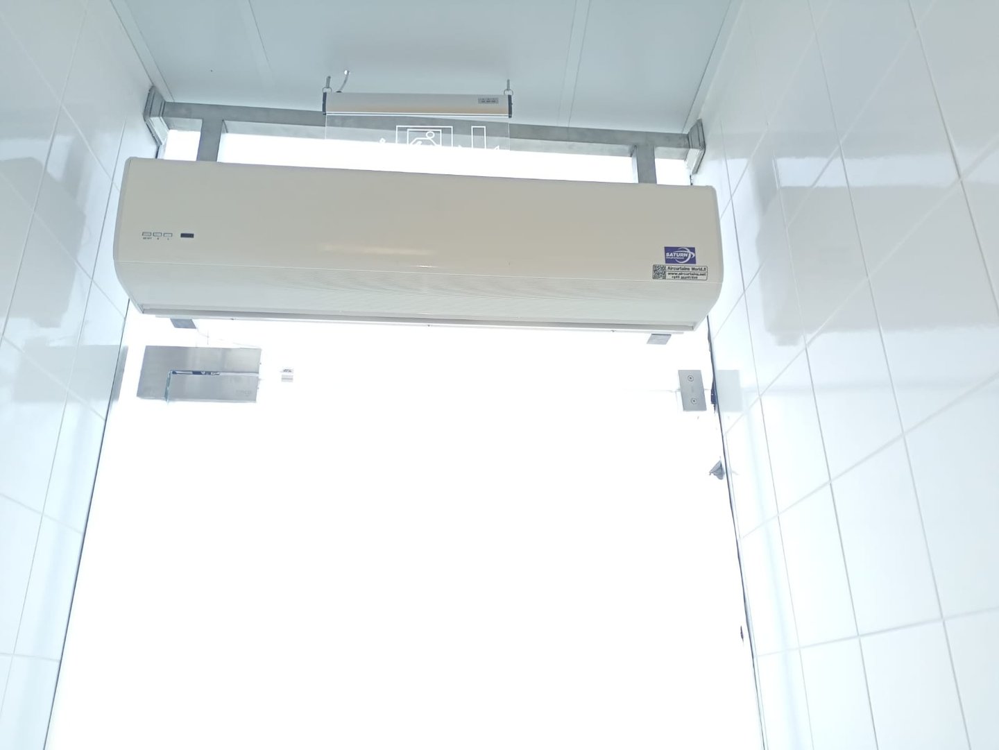 Saturn Air Curtain
