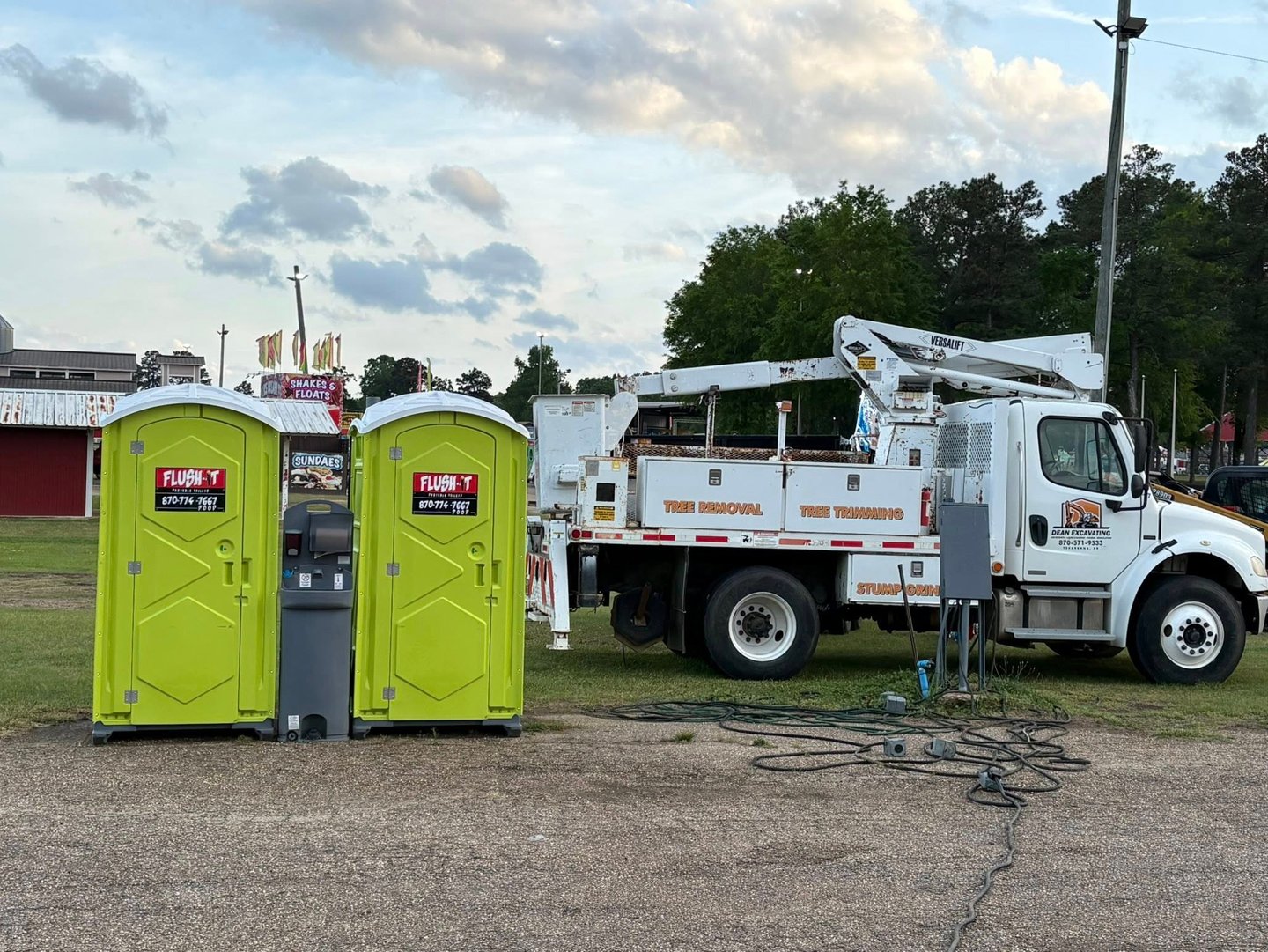 Portable toilets rental