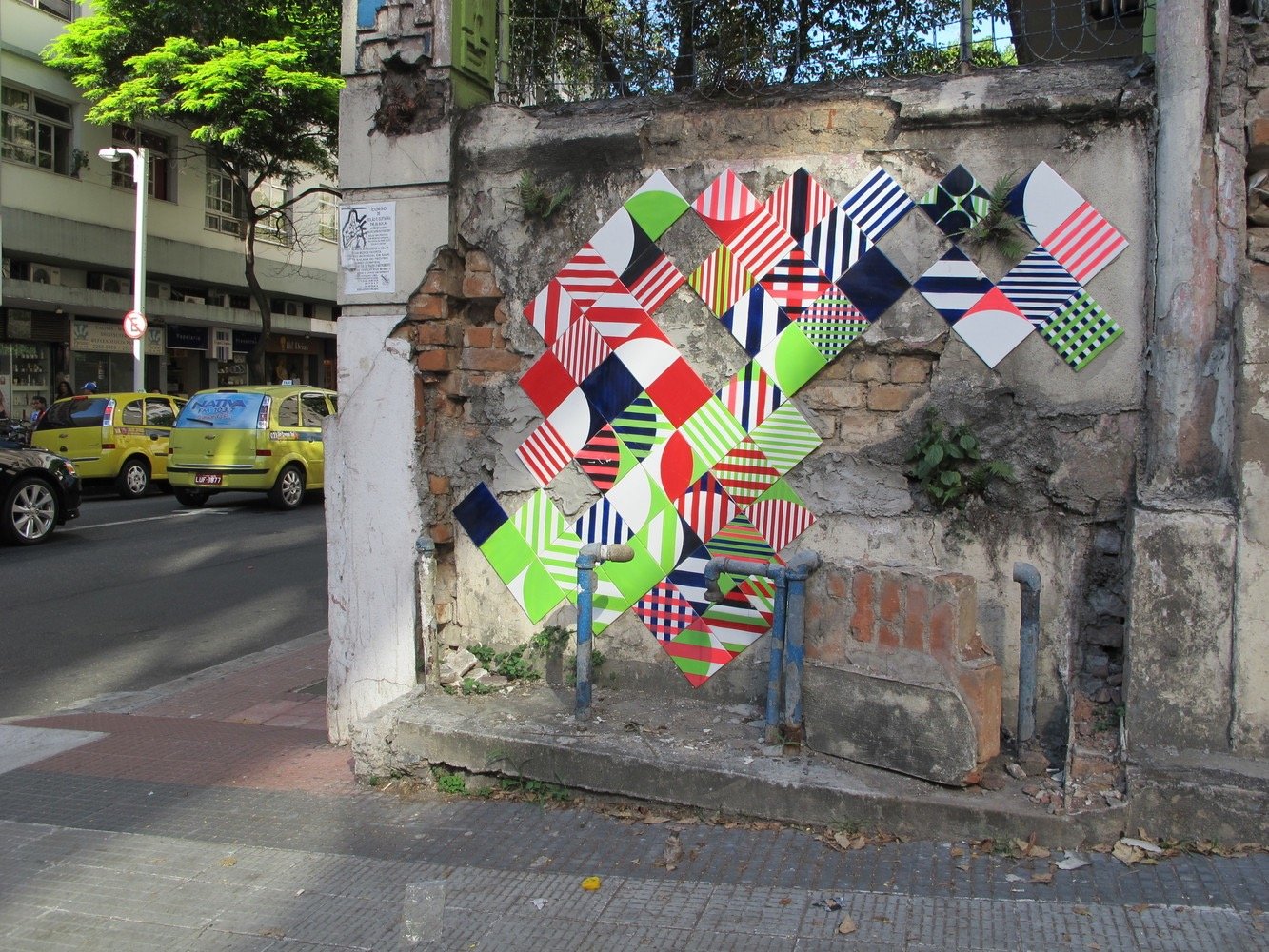 Muda Coletivo (RJ), conhecido por criar murais 