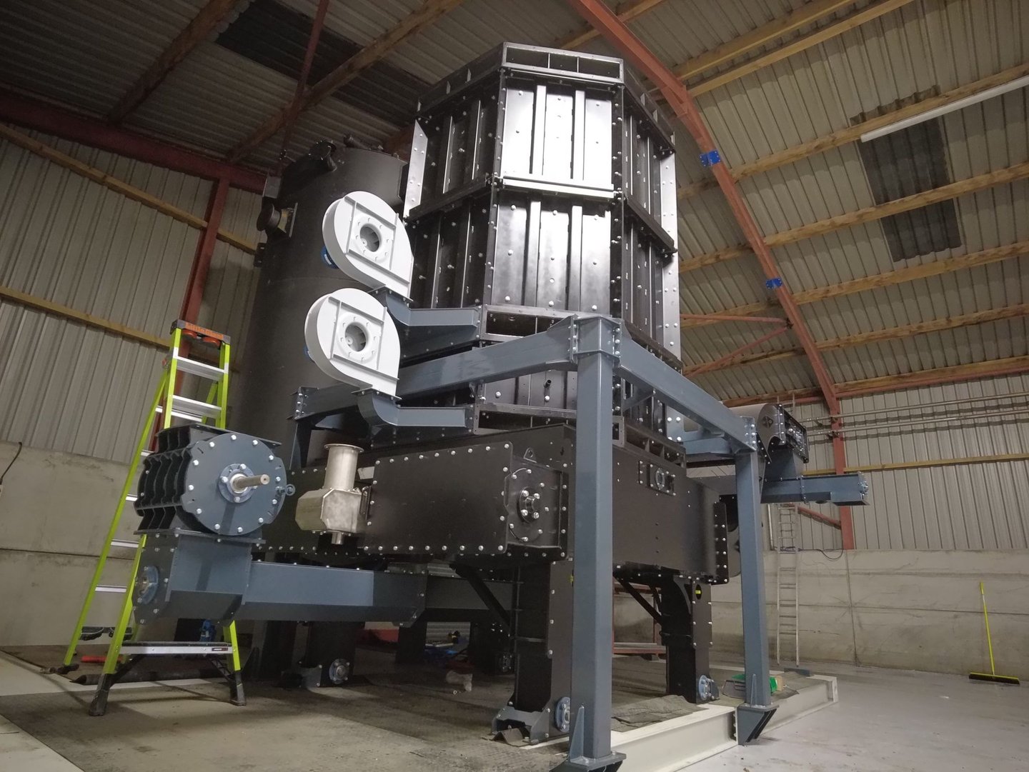 Biochar pyrolysis unit