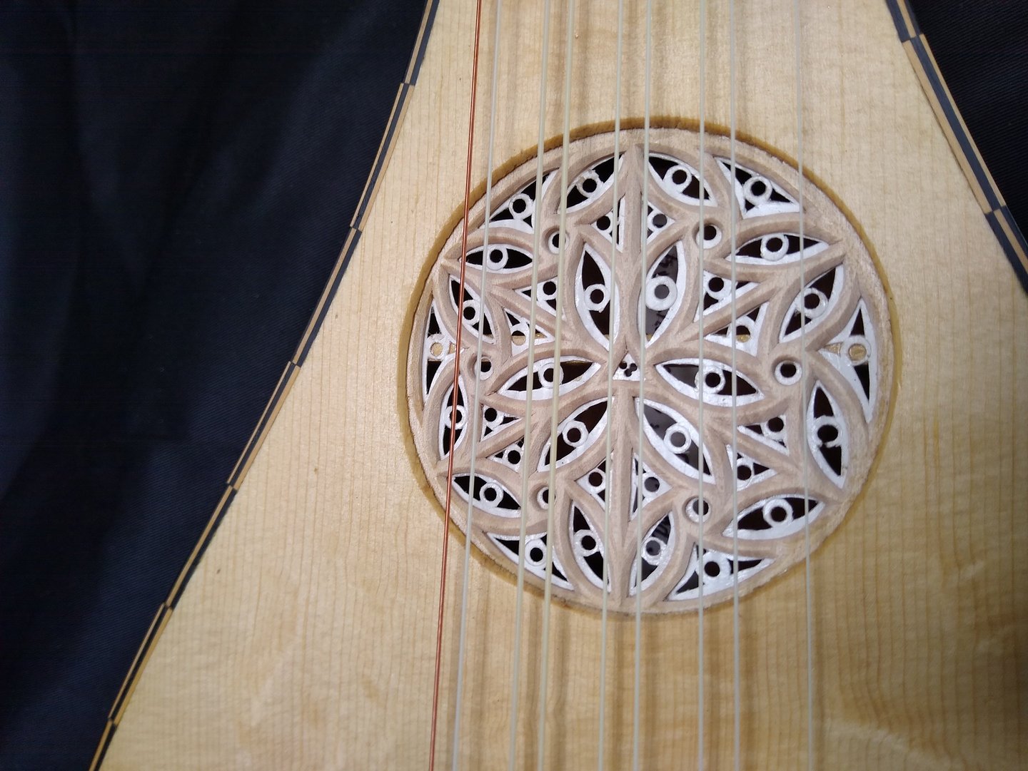 Gittern rose in maple and parchment